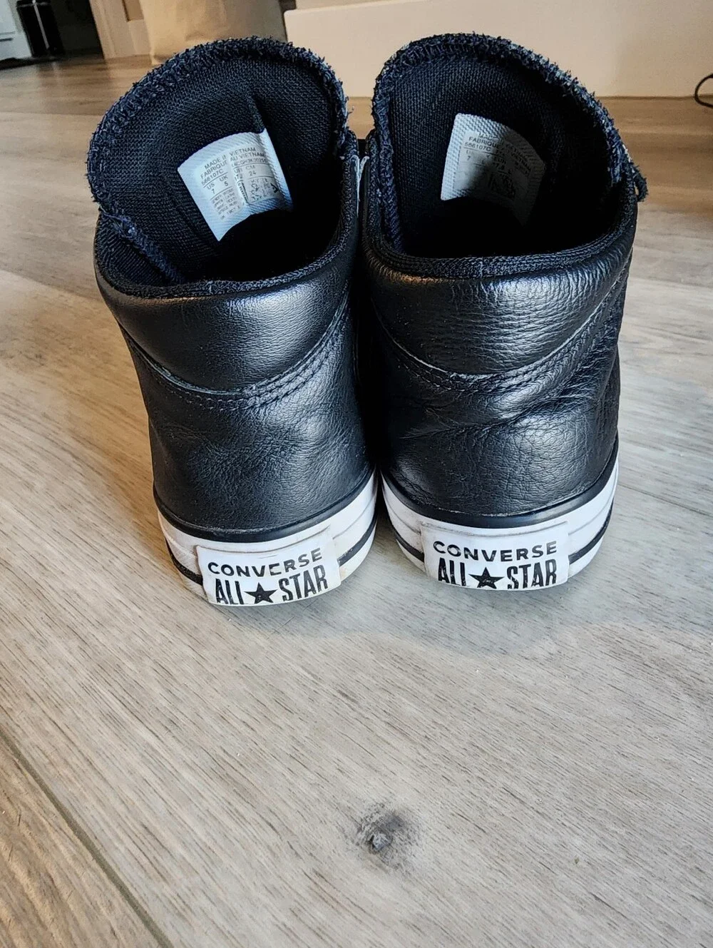 Converse All Star Black Leather Mid Top Padded Sneakers Women’s Size 7